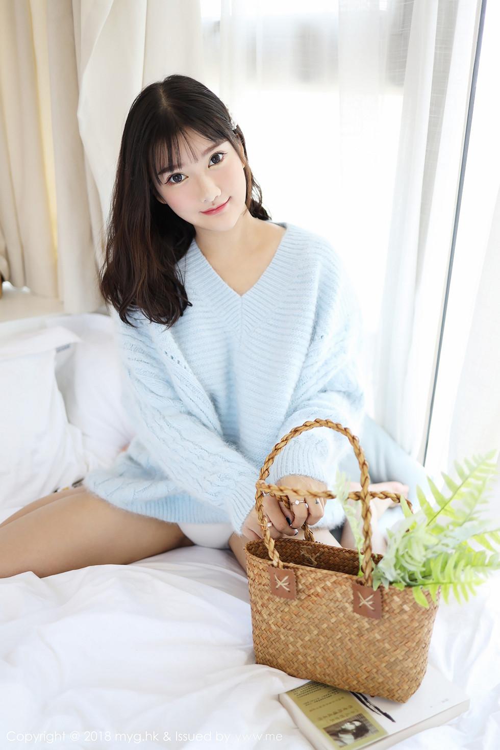 小尤奈清新毛衣秀雪乳半脱内裤翘臀屁沟极致绝美写真49P 9