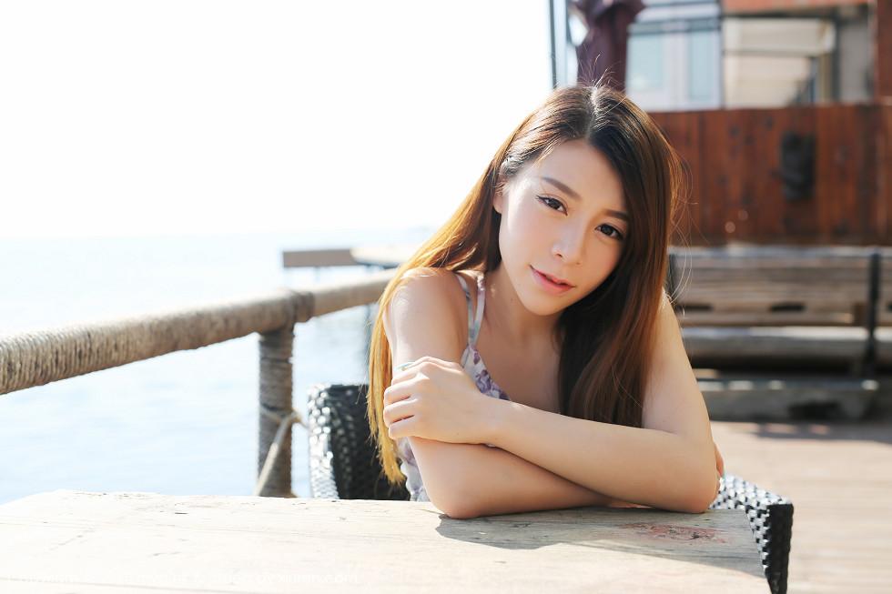 vetiver嘉宝贝儿大理旅拍连身花长裙清新迷人写真50P
