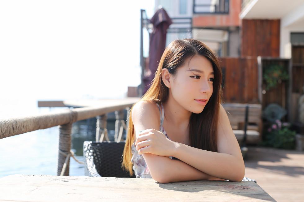 vetiver嘉宝贝儿大理旅拍连身花长裙清新迷人写真50P 2